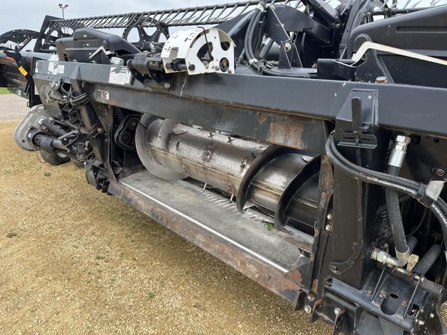 Image of MacDon FD70 equipment image 4