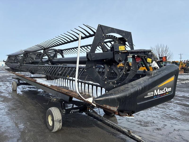 2012 MacDon FD70 Equipment Image0