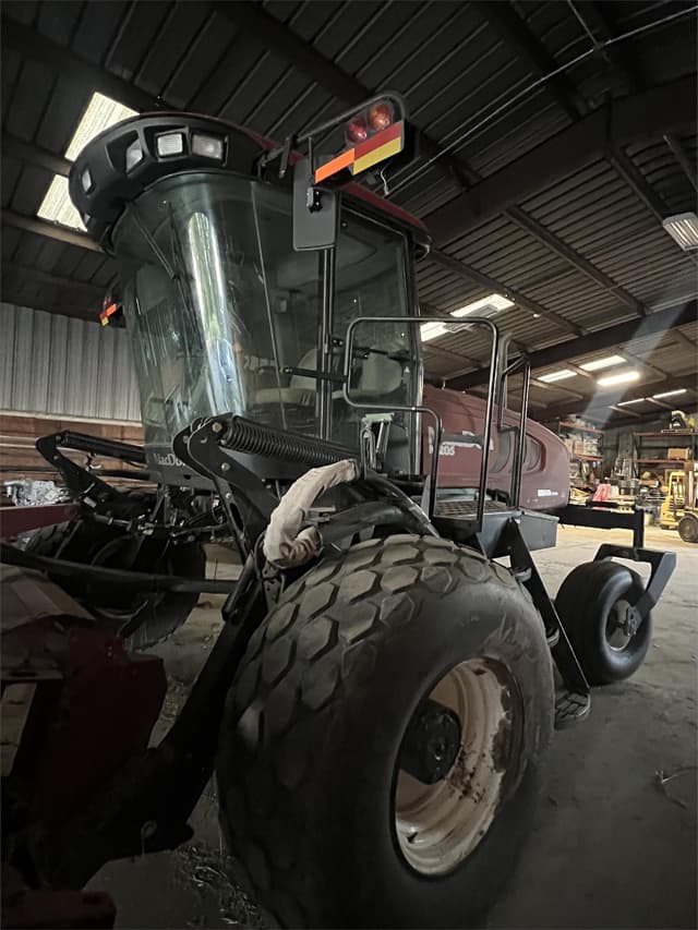 Image of MacDon M205 equipment image 4