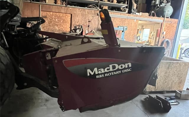 Image of MacDon M205 equipment image 3