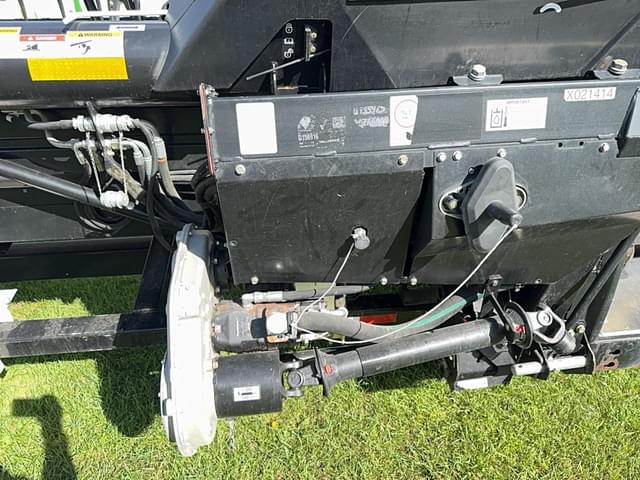 Image of MacDon FD70 equipment image 2