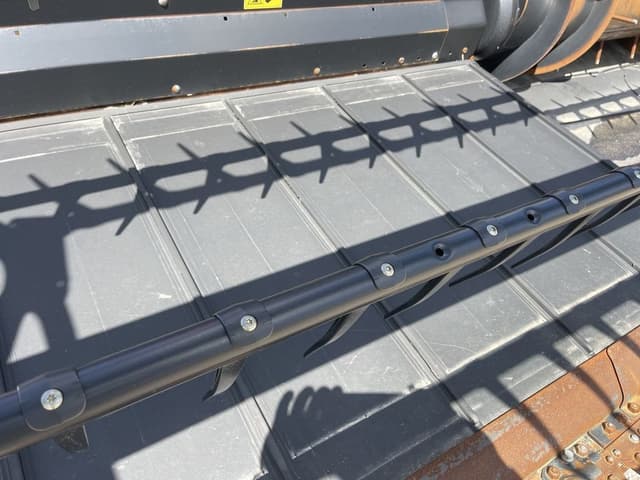 Image of MacDon FD70 equipment image 4