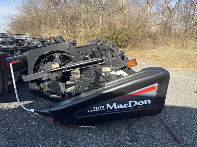 Image of MacDon FD70 equipment image 3