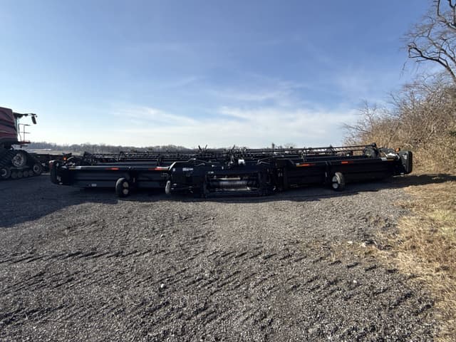 Image of MacDon FD70 equipment image 3