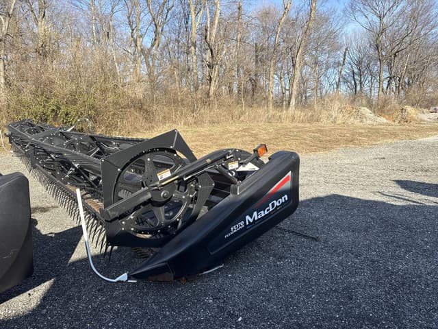 Image of MacDon FD70 equipment image 2