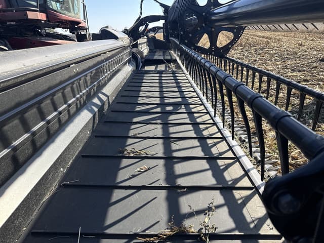 Image of MacDon FD70 equipment image 4