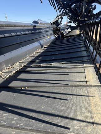 Image of MacDon FD70 equipment image 4