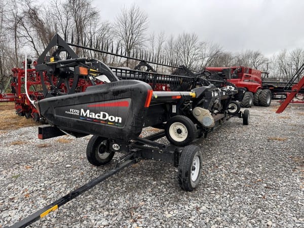 2012 MacDon FD70 Equipment Image0