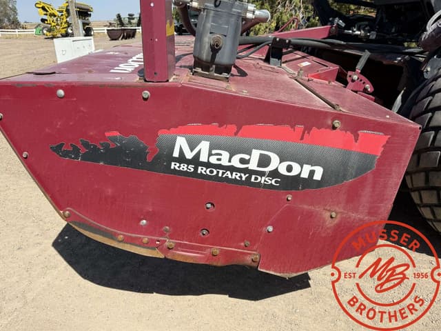 Image of MacDon M205 equipment image 4