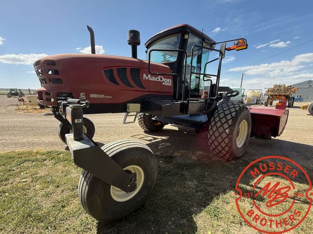 Image of MacDon M205 equipment image 2