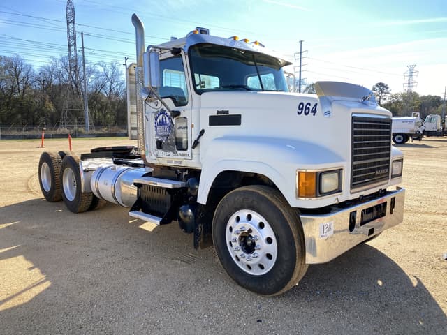 Image of Mack CHU613 equipment image 3