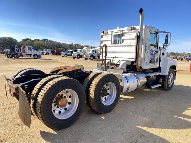 Image of Mack CHU613 equipment image 2