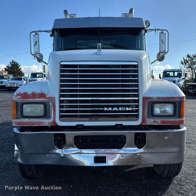 Image of Mack CHU613 equipment image 1