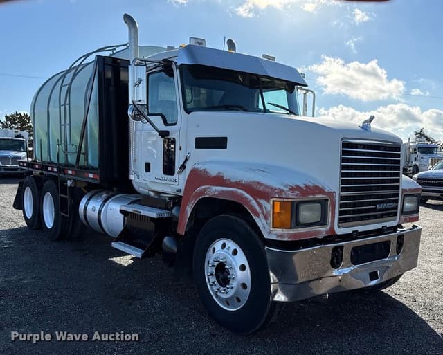 Image of Mack CHU613 equipment image 2