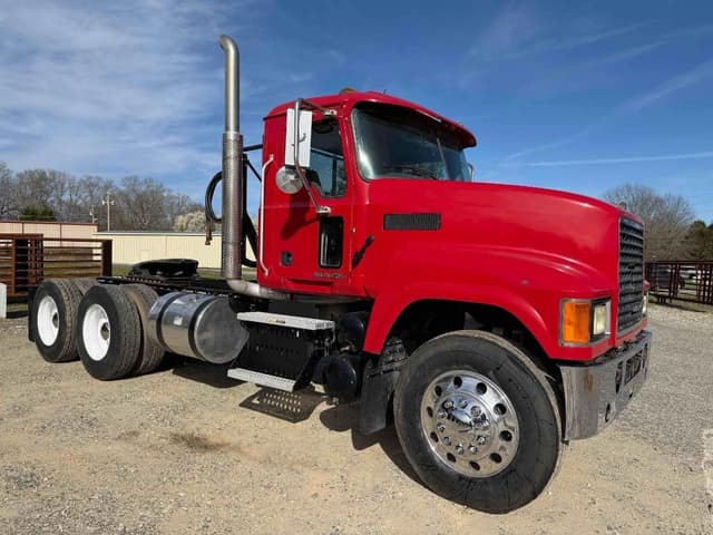 Image of Mack CHU613 equipment image 1