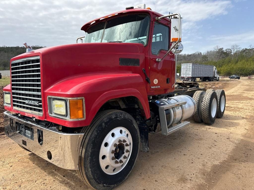 Main image Mack CHU613