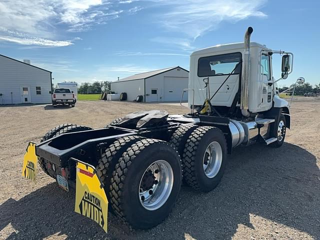 Image of Mack CXU613 equipment image 2