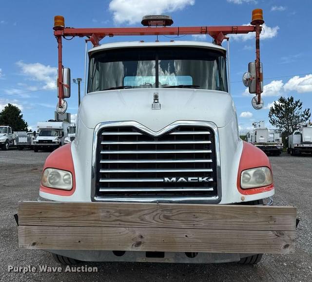 Image of Mack CXU613 equipment image 1