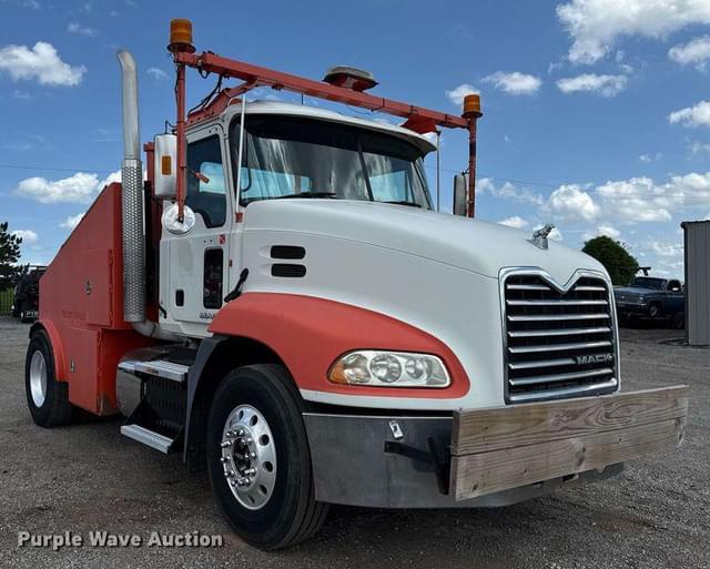 Image of Mack CXU613 equipment image 2