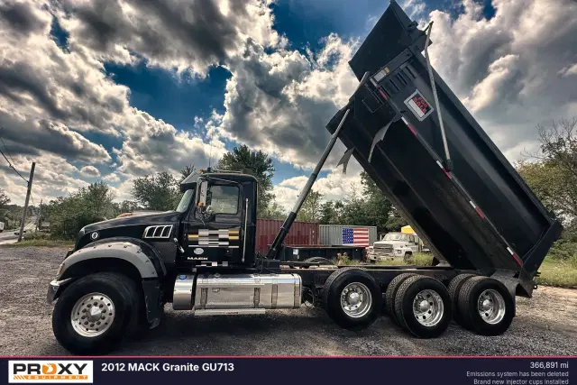 Image of Mack Granite GU713 equipment image 3