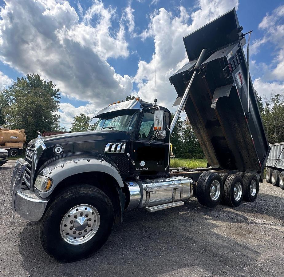 Image of Mack Granite GU713 Primary image