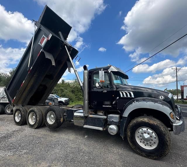 Image of Mack Granite GU713 equipment image 1