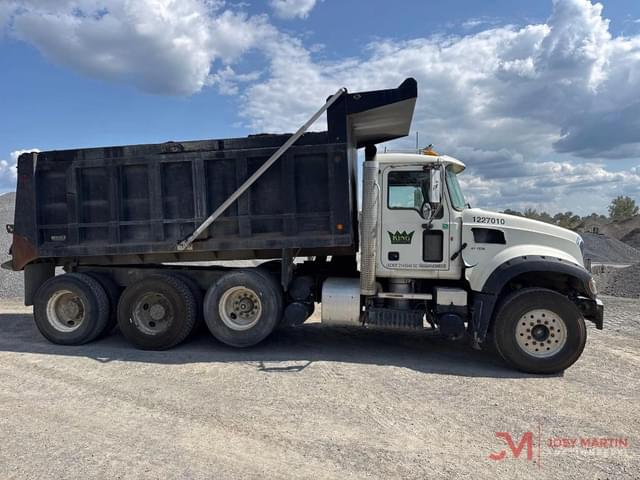Image of Mack Granite GU713 equipment image 1