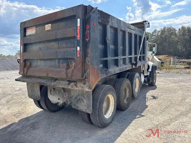 Image of Mack Granite GU713 equipment image 2