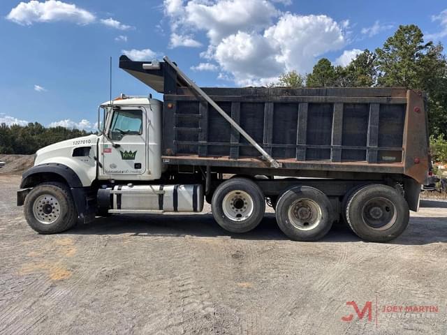Image of Mack Granite GU713 equipment image 4