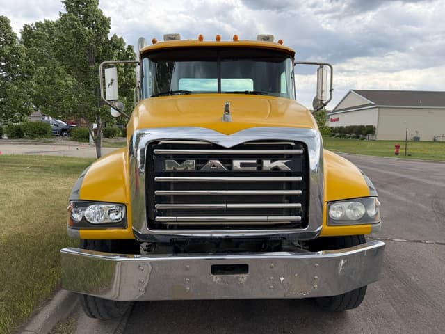 Image of Mack GU713 equipment image 1