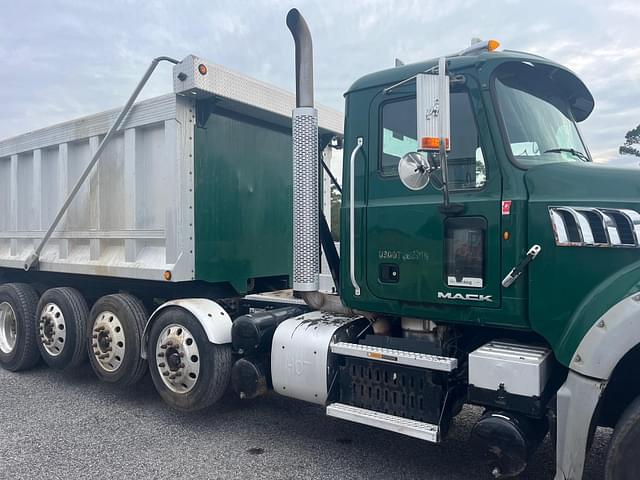 Image of Mack Granite equipment image 3