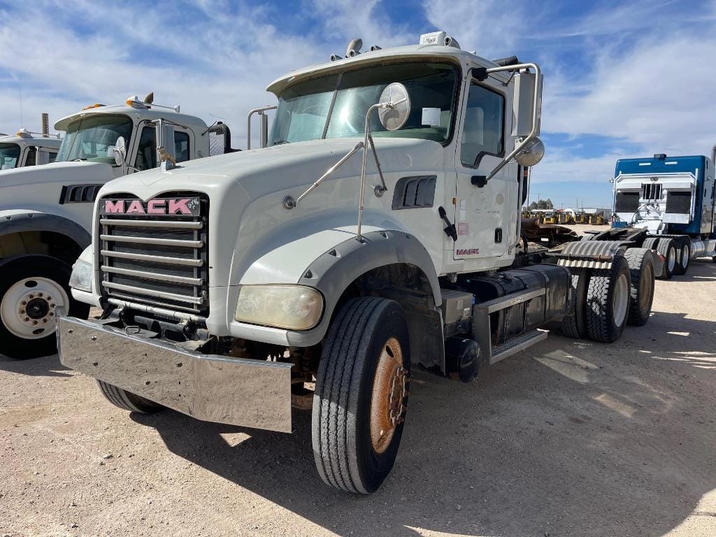 Main image Mack GU713