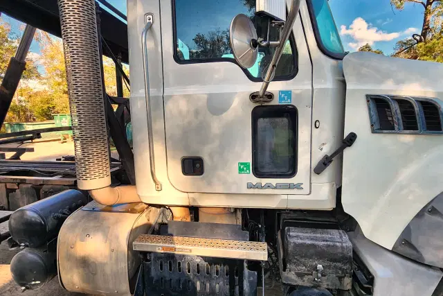 Image of Mack GU713 equipment image 4
