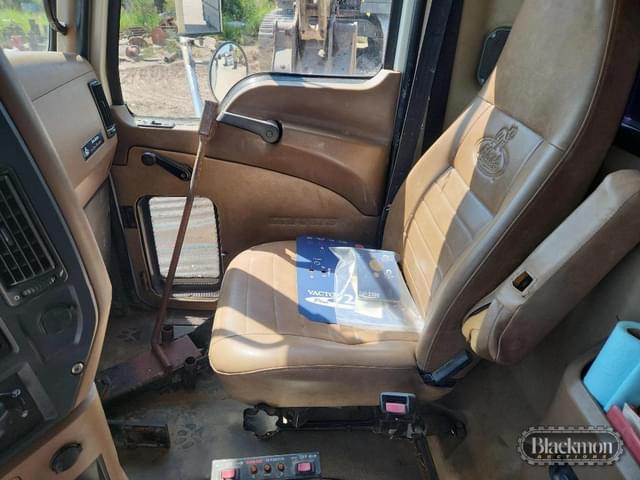 Image of Mack GU713 equipment image 2