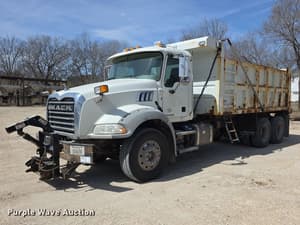 2012 Mack GU813 Image