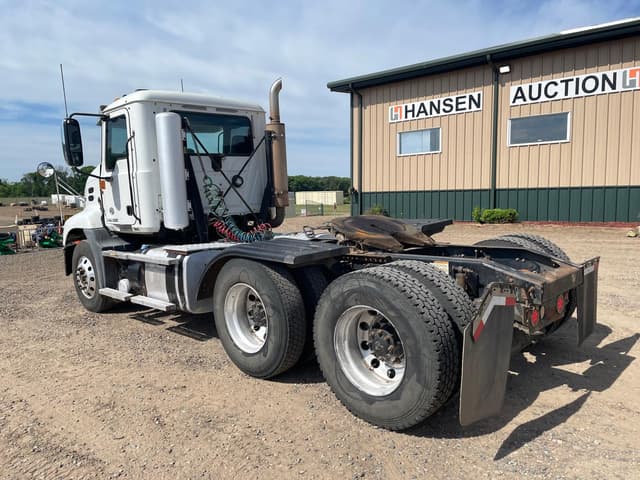 Image of Mack 600 equipment image 1