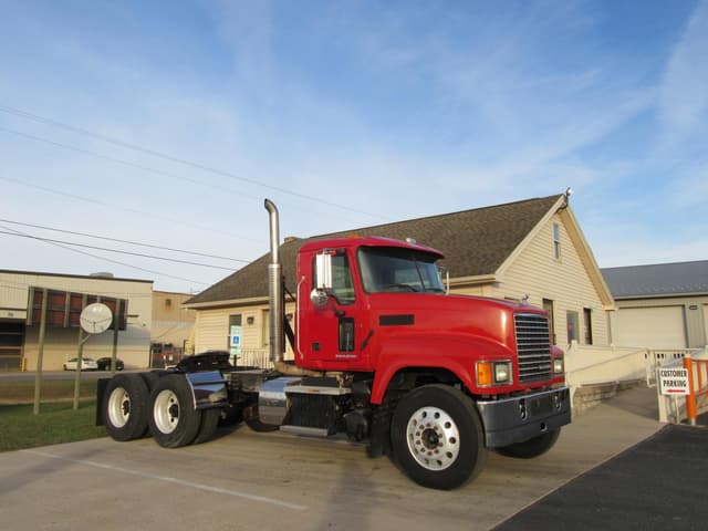 Image of Mack Pinnacle CHU613 equipment image 1