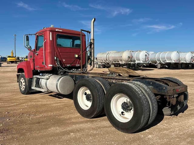 Image of Mack Pinnacle CHU613 equipment image 4