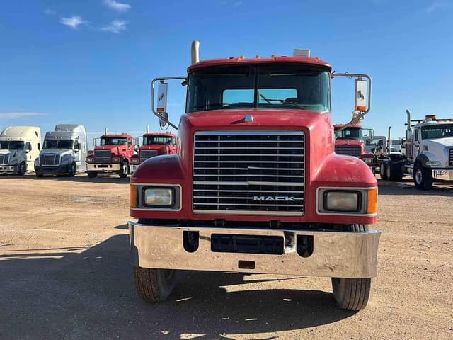 Image of Mack Pinnacle CHU613 equipment image 1