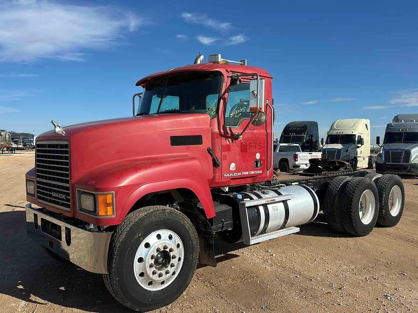 2012 Mack Pinnacle CHU613 Equipment Image0