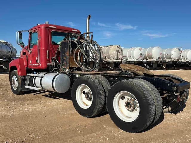 Image of Mack Pinnacle CHU613 equipment image 4