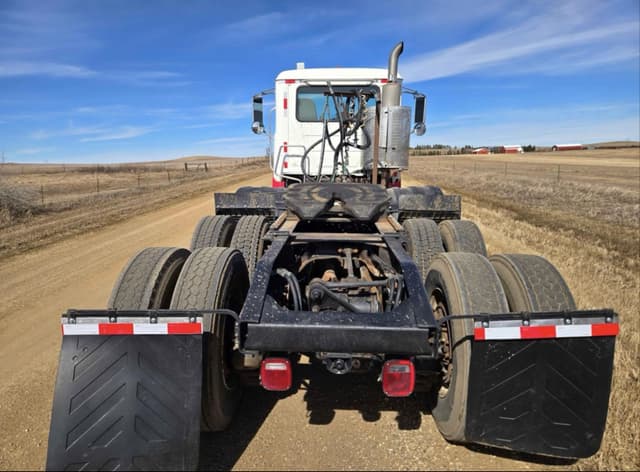 Image of Mack Pinnacle CHU613 equipment image 2