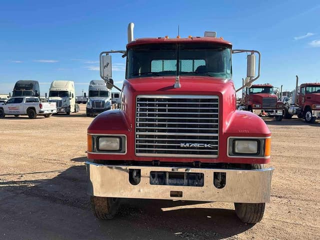 Image of Mack Pinnacle CHU613 equipment image 1