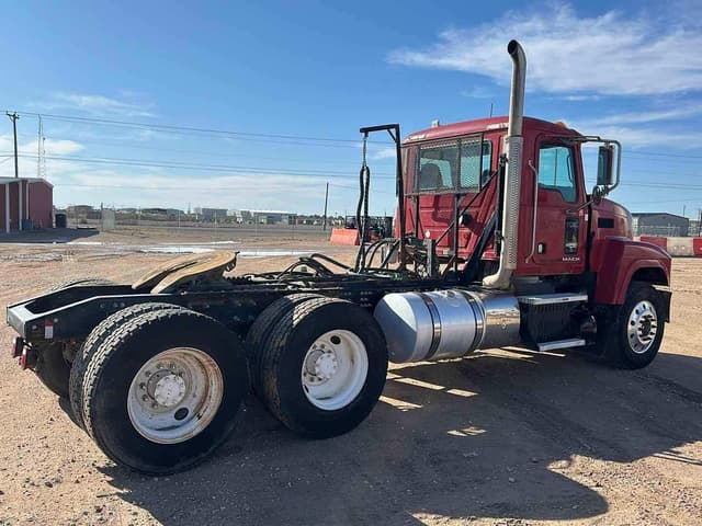 Image of Mack Pinnacle CHU613 equipment image 3