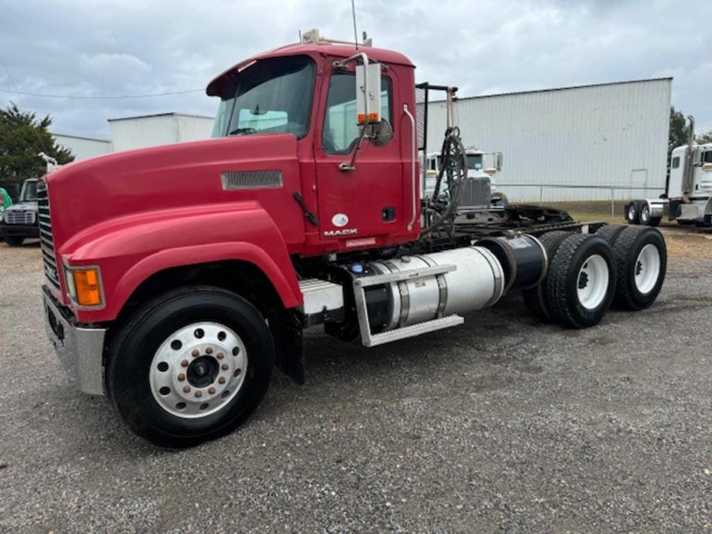 Main image Mack Pinnacle CHU613