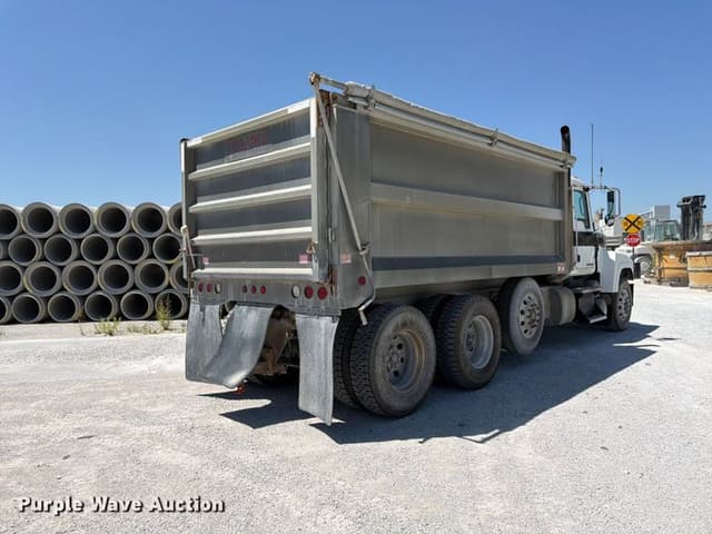 Image of Mack Pinnacle CHU613 equipment image 4