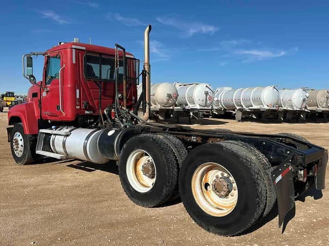 Image of Mack Pinnacle CHU613 equipment image 4