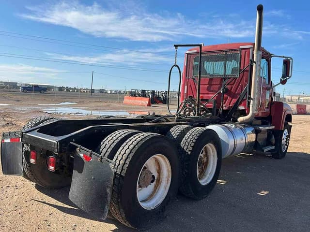 Image of Mack Pinnacle CHU613 equipment image 3