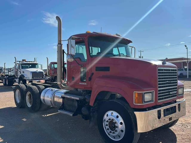 Image of Mack Pinnacle CHU613 equipment image 2