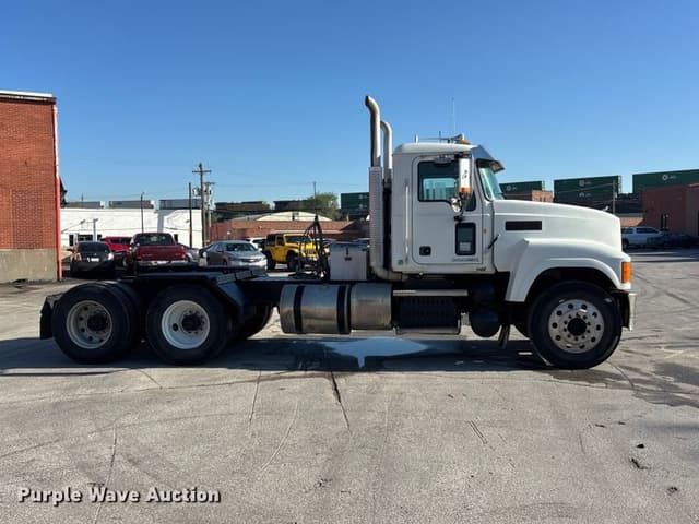 Image of Mack Pinnacle CHU613 equipment image 3